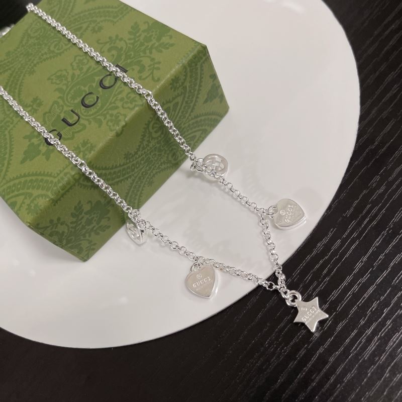 G*u*i necklaces